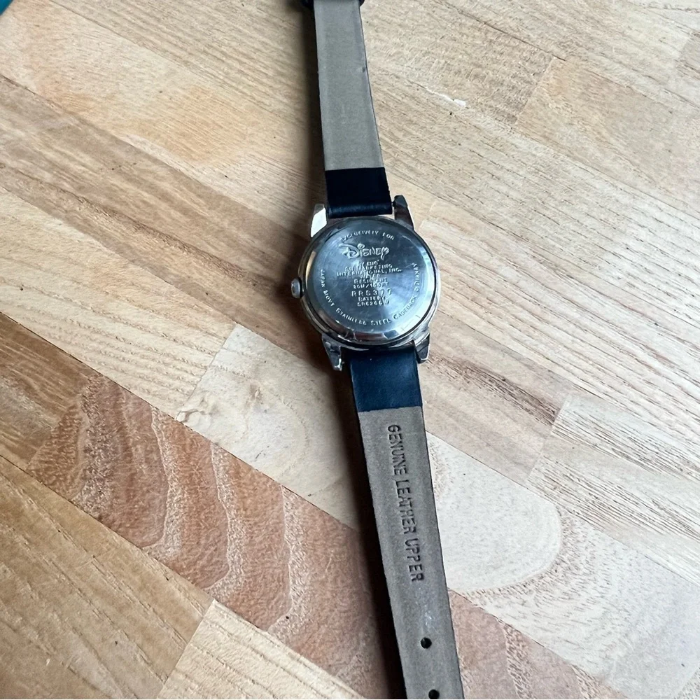 SII SEIKO Disney ladies Mickey Mouse moving arms black leather watch NEW BATTERY